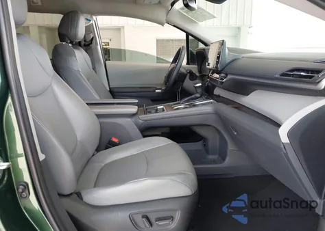 2022 Toyota Sienna Xle z USA, uszkodzony, nr VIN 5TDYRKEC9NS102196